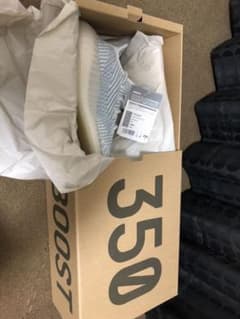 yeesy boost 350v2のサムネイル
