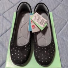 超軽量のビジュー付きパンプス黒のサムネイル