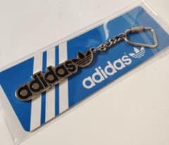 adidas ロゴ カラビナキーホルダー 未使用 在庫残り僅か - メルカリ