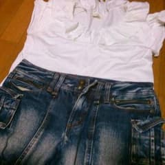 フリルTシャツとデニムショーパンのサムネイル
