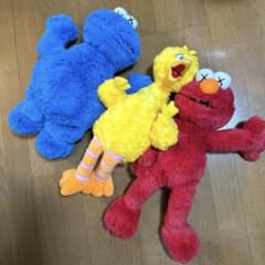 KAWS×UNIQLO セサミストリートぬいぐるみセットのサムネイル