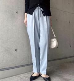 ライトブルー　テーパードパンツのサムネイル