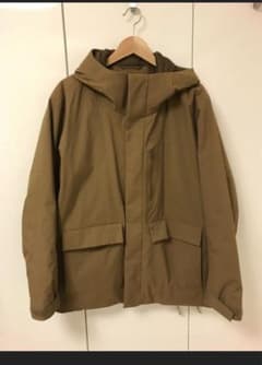 UNIQLO ハイブリッドダウンパーカー　Lサイズのサムネイル