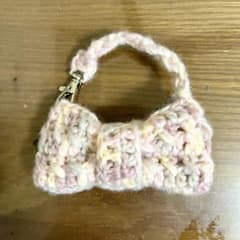 リボンバッグ ポーチ 編み物 ハンドメイド かぎ針編み リップケース チャームのサムネイル