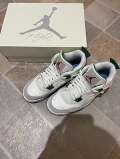 ナイキ AIR JORDAN 4 sb パイングリーンのサムネイル