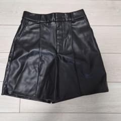 GU フェイクレザー ショートパンツ ブラック Mのサムネイル