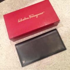 土日限定！¥7000!!!!フェラガモ長財布のサムネイル