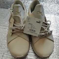 ⑪　✴️PUMA　✴️スニーカー　✴️メタリックのサムネイル