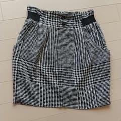 オフオンのミニスカートのサムネイル