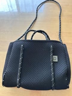 qbag ブラック トートバッグのサムネイル