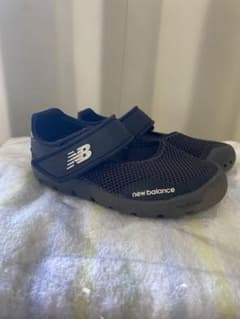 new balance メッシュサンダル ブラック　16cm スニーカー　靴のサムネイル