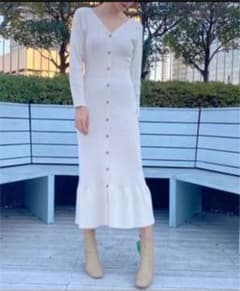 〈値下げしました〉snidel フロントボタンニットワンピースのサムネイル