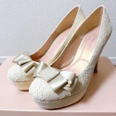 美品✨ドレス ブライダルシューズ アイボリー ハイヒール 24.5 結婚式のサムネイル