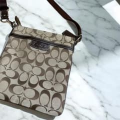 Coach ベージュ ロゴパターン ショルダーバッグのサムネイル