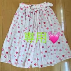 リップ柄ガウチョと赤のトップス 専用のサムネイル