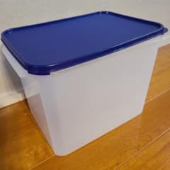 タッパーウェア食品保存容器 ブルー蓋付きのサムネイル