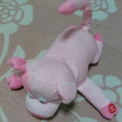 笑い転げるぬいぐるみ(ブタ)のサムネイル