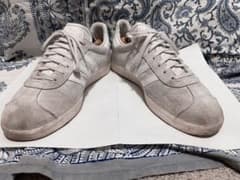 再値下げ！⭐️【adidas】ホワイト　スニーカー　ガゼル CQ2799　27.5のサムネイル