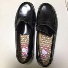 ローファー 黒 ハローキティ 23.5cmのサムネイル