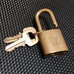 ルイ・ヴィトン 南京錠　カデナ　鍵2個付のサムネイル
