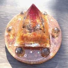 太陽と大地の恵み❤️カタカムナピラミッドオルゴナイト❣️✨（フトマニ図台座は別出品）のサムネイル