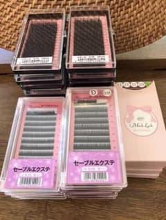 お値下げ☺︎ マツエクまとめ売り 33箱 新品未使用＋使用品まとめてのサムネイル