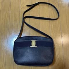 フェラガモ メッシュ素材 ショルダーバッグ ゴールド金具 - メルカリ
