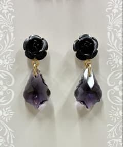 黒薔薇と紫のドロップピアス