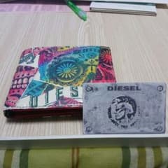 DIESELの折財布のサムネイル