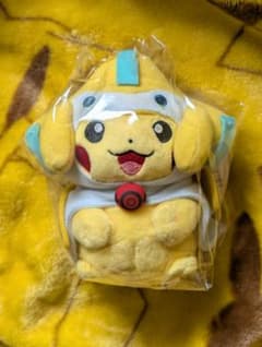 ジラーチのポンチョを着たピカチュウ マスコット ポケモンセンター