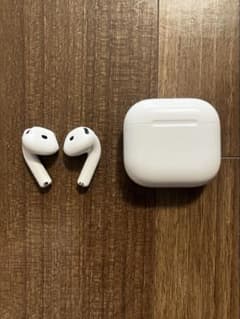 AirPods 4 第4世代 Apple ノイズキャンセリング非搭載 美品のサムネイル
