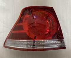 クラウンアスリート 18系 テールライト 左側のサムネイル