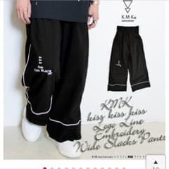 kisskisskissロゴ刺繍 ワイドスラックスパンツ【キングリーマスク】のサムネイル