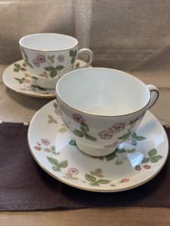 WEDGWOOD WILD STRAWBERRYティーカップ（2個） - メルカリ