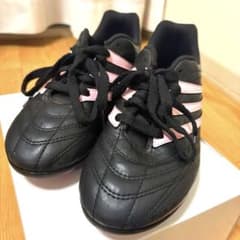 大幅値下げ【ジャンク品】adidas ブラック/ピンク サッカーシューズのサムネイル