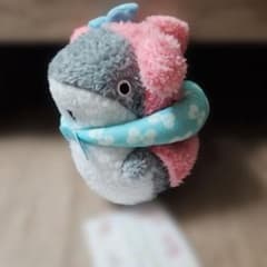 おでかけ子ザメ×サンリオキャラクターズぬいぐるみ　ボールチェーン付き