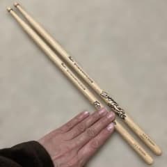 アースシェイカー YOSHIHIRO KUDO ドラムスティック サイン入り - メルカリ