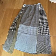 黒と白のチェック柄ロングスカートのサムネイル