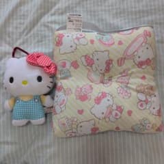 ハローキティ ぬいぐるみマスコット＆椅子クッション 2点セットのサムネイル