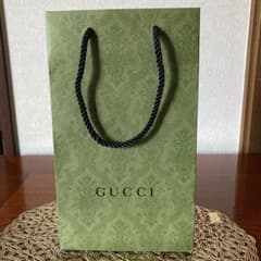 GUCCI 紙袋 緑色 エンボス加工のサムネイル