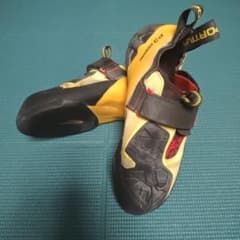 中古 スクワマ SKWAMA クライミングシューズ EUR40 リソール済のサムネイル