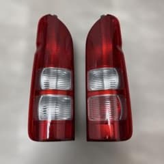 ハイエース バレンティ　テールランプTYPE1　右のみ割れあり ジャンク品 ハイエース200系 純正テールランプ 左右セット - メルカリ