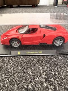 Enzo Ferrari 2002 ミニカーのサムネイル