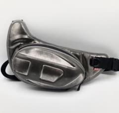 【5/21限定価格】DIESEL シルバー ボディバッグのサムネイル
