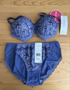 新品タグ付】ワコール ブラジャーショーツセット A70 M - メルカリ