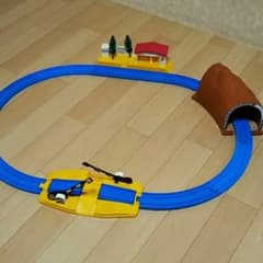 【専用出品】プラレール 踏み切り 駅 トンネルセット&DVDおまけ付きのサムネイル