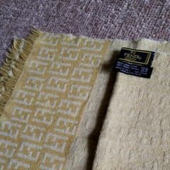 FENDIマフラーのサムネイル