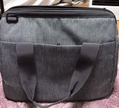 荷物の量で広げられるボストンバッグのサムネイル