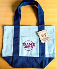 新品タグ付き Trader Joe's ミニ キャンバス トートバッグ ネイビーのサムネイル