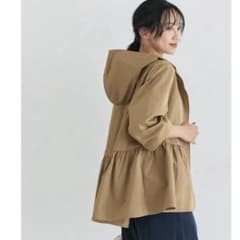Pierrot ヘムフレアフーディブルゾン Lベージュのサムネイル